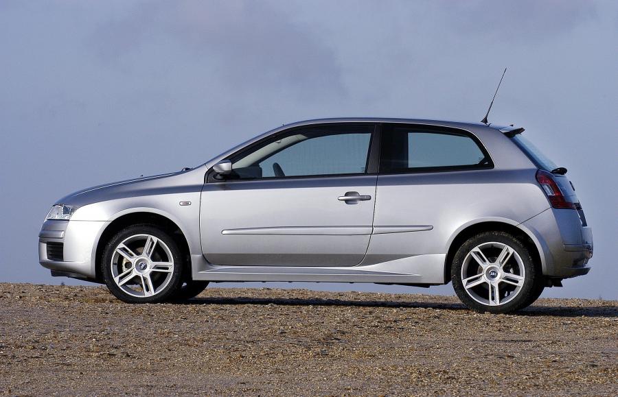  Fiat Stilo 3-Door 2004 года  (UK) (фото 10 из 10)